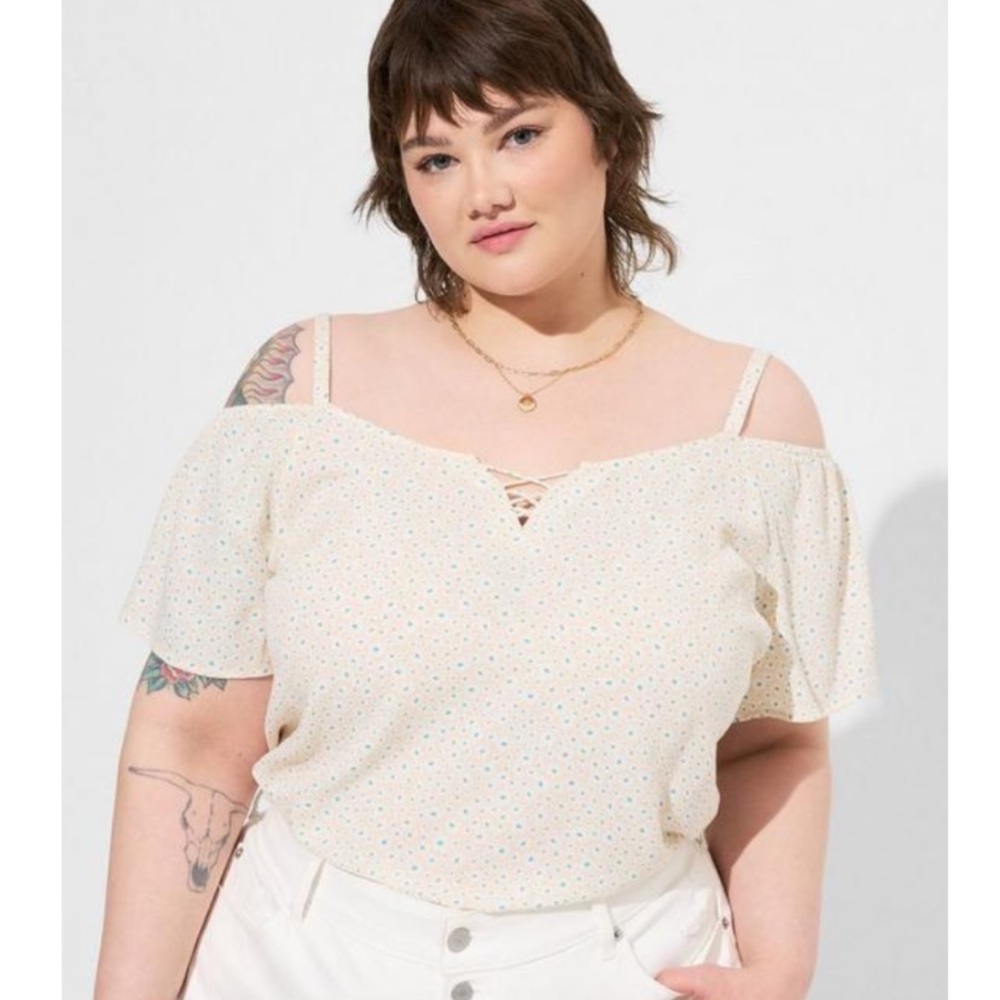 Torrid Washable Crinkle Gauze Cold Shoulder Top 2x